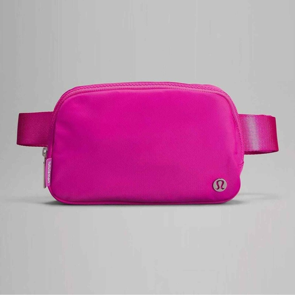 NWT Lululemon Everywhere Belt Bag 1L in Sonic Pink
